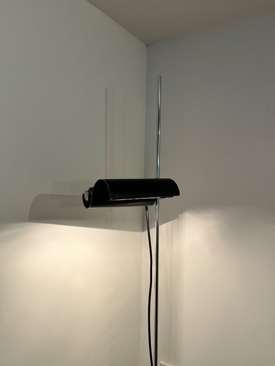 Image 1 of Lámpara de pie Oluce – Regulable – Vico Magistretti – Acero cromado y aluminio – Diseño italiano 1970