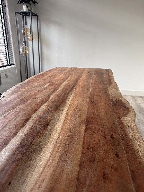 Image 1 of Mesa de tronco de árbol de madera maciza de acacia 240x90/95x77 cm