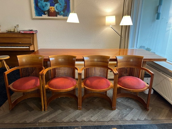 Image 1 of Table de salle à manger Cassina 606 originale en forme de tonneau avec 4 chaises