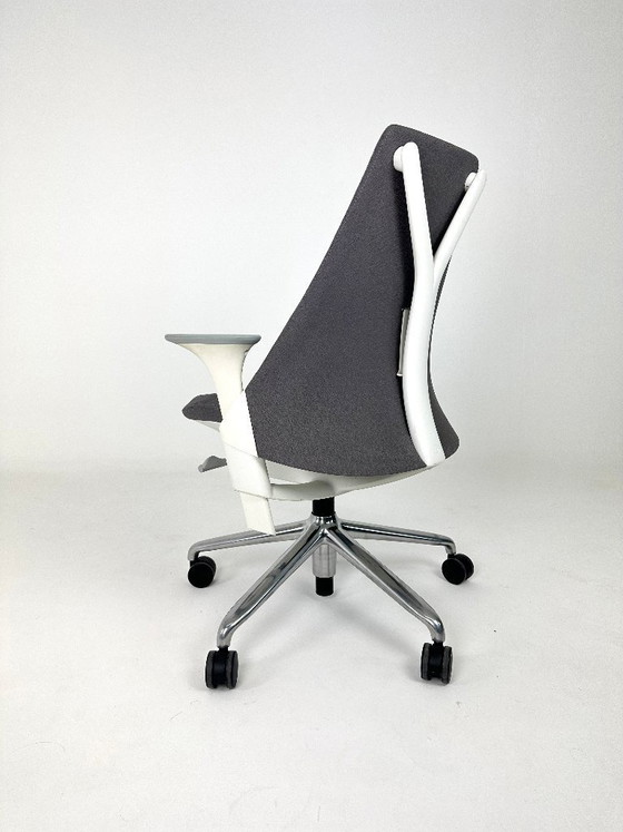 Image 1 of Heman Miller Sayl-Lehrstuhl