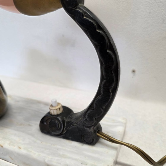 Image 1 of Französische Art-Deco-Lampe mit Schwanenmotiv auf Marmorsockel