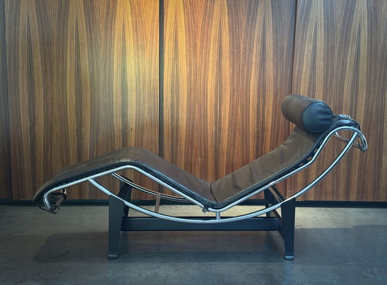 Image 1 of Le Corbusier / Perriand chaise longue in black leather