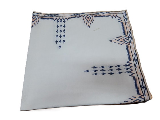Image 1 of Nappe vintage brodée à la main 78 x 75 cm