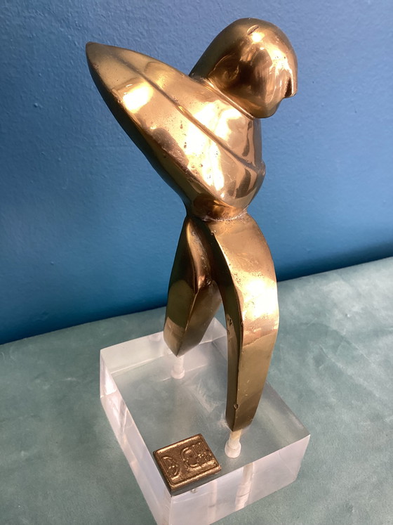 Image 1 of David Marshall sculptuur, massief messing, acryl voetstuk