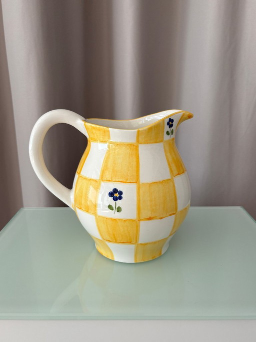 Brocca in ceramica Cottagecore dipinta a mano – Quadri gialli e fiori blu