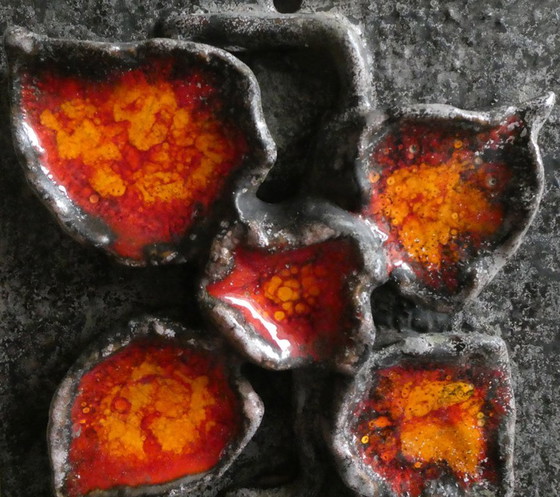 Image 1 of 3 Wandkacheln im Fat Lava Stil, 1970er, Blüten, Blätter, Keramik