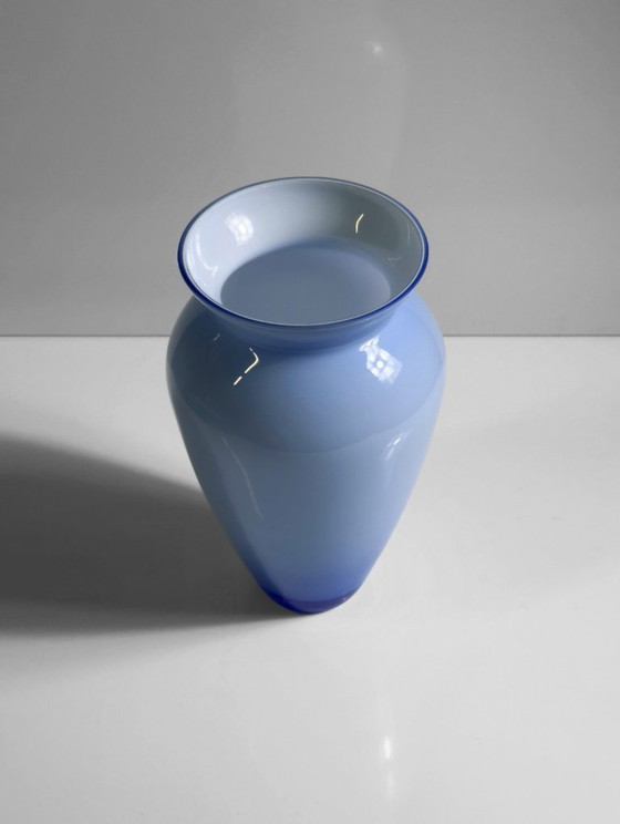 Image 1 of Vintage vaas, Italiaans Muranoglas, jaren 70, pastelblauw, melkglas, Opalina Filigrana
