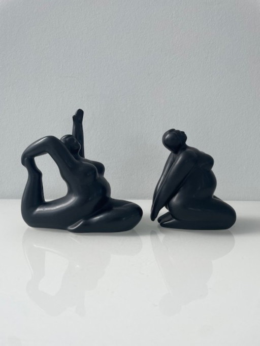 Set di 2 statuette femminili moderne in ceramica nera opaca