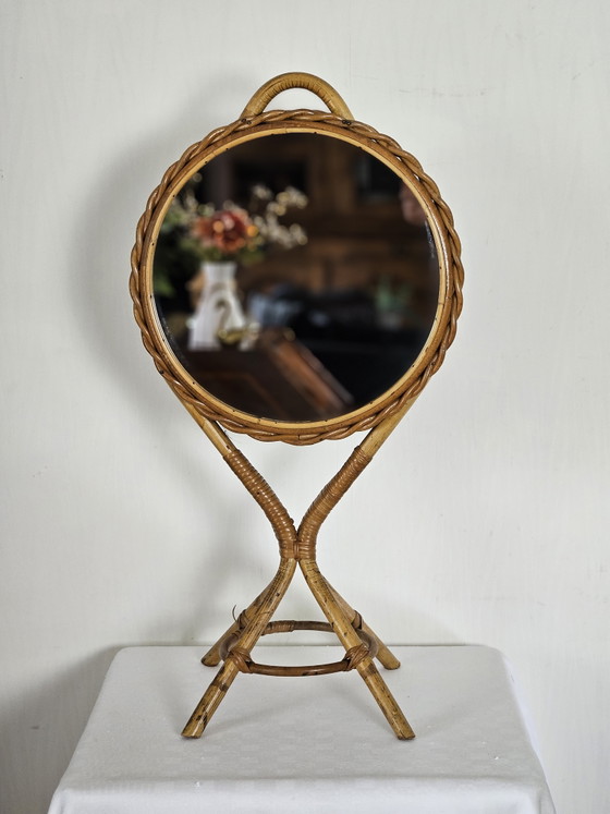 Double-sided mirror on a vintage rattan stand (photo 2 of 9)