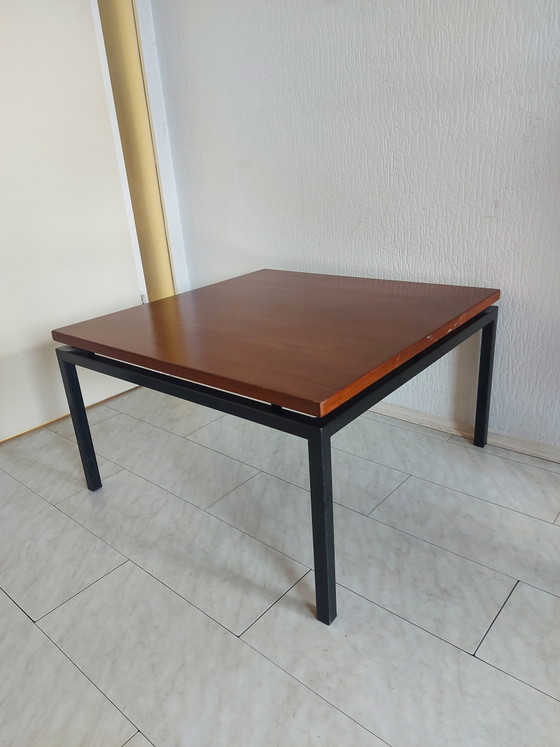 Image 1 of Tavolino da caffè vintage con struttura in metallo nero