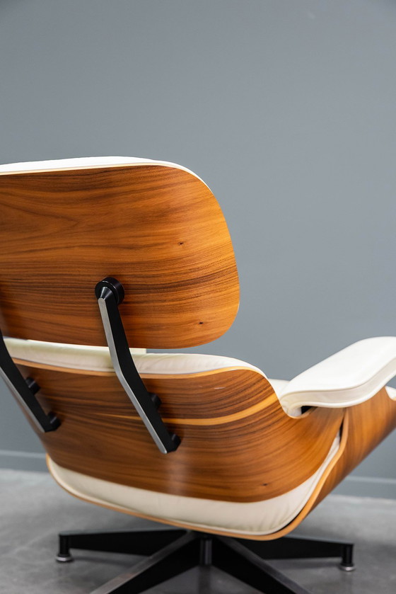 Image 1 of Sillón Eames + otomana