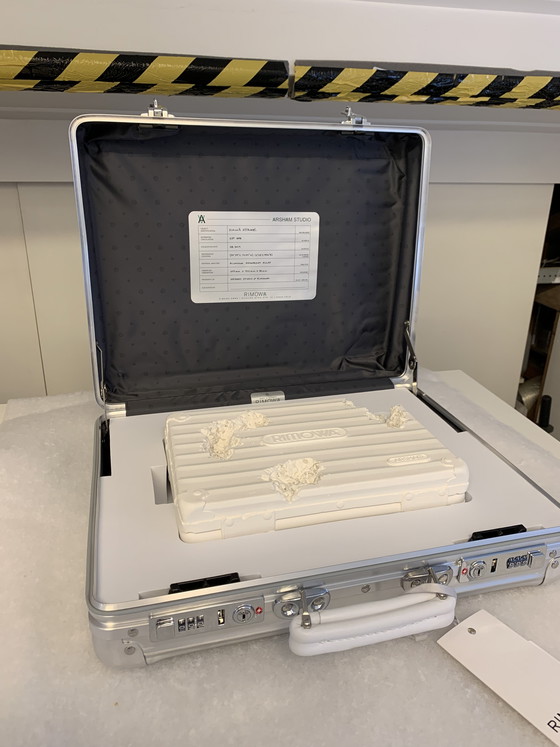 Image 1 of Rimowa x Daniel Arsham Eroded Attache Edizione Limitata