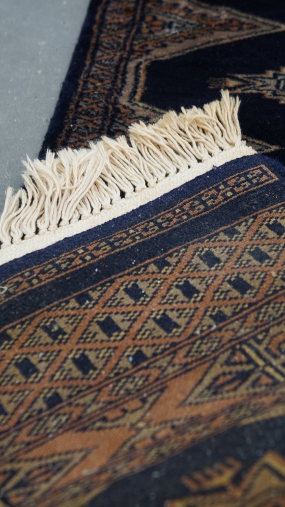 Image 1 of Loper/ vloerkleed in oosterse stijl in voornamelijk blauw tinten 148x40cm