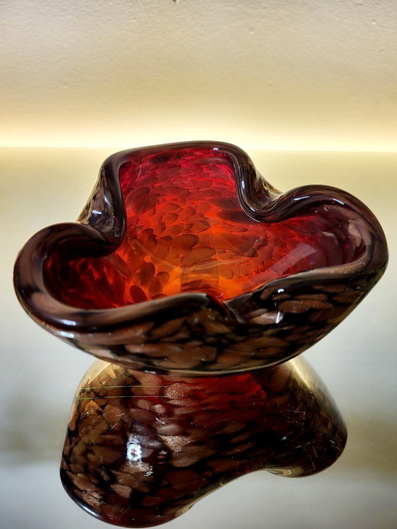 Image 1 of Ciotola di Murano, design organico in vetro di Murano rosso con foglia d'oro 24 carati, Italia