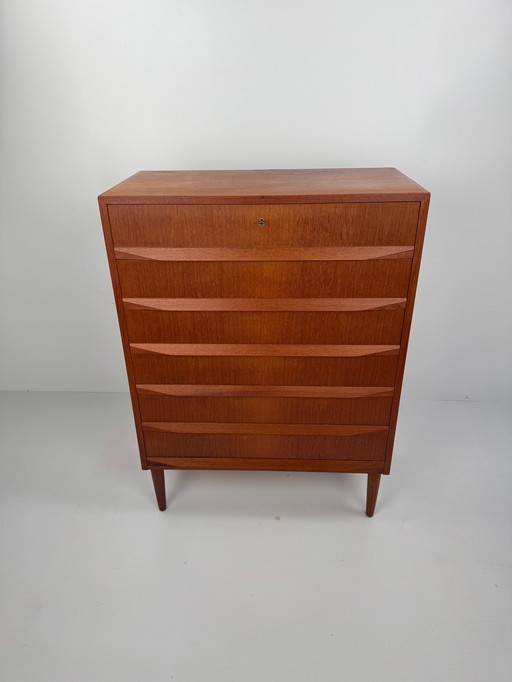 Finnish Mid-Century Chest of Drawers by Oy Wilhelm Schauman – Sculptural Teak Design