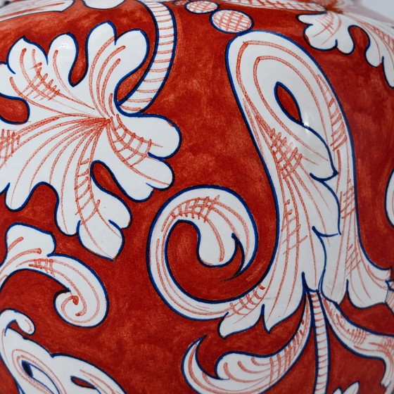 Baroque-style lamp / Decorated Sicilian ceramics / Baroque decoration on a red background – Reading Lamp (photo 4 of 8)