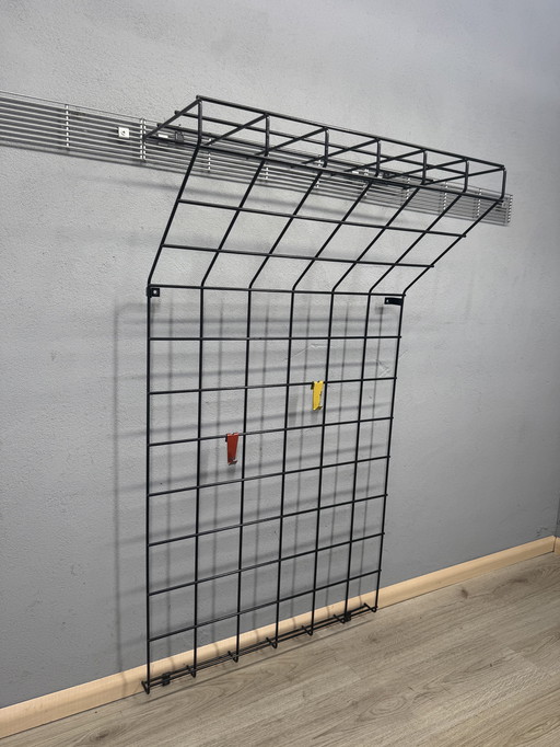 Perchero de pared vintage de metal Pilastro con estante para sombreros