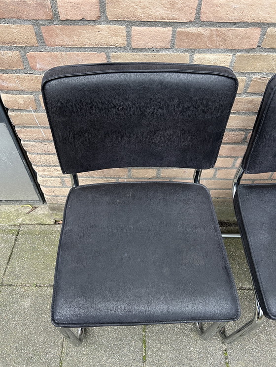 Image 1 of 6 sillas con aspecto de cuero y estructura tubular cromada