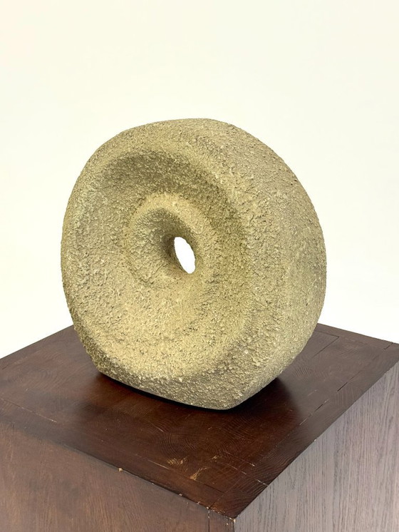 Image 1 of Scultura rotonda beige unica