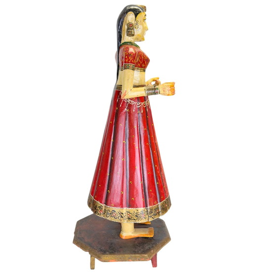 Ancienne Statue Indienne en Bois de Mariée Rajasthani – Peinte à la Main – 74 cm – Sculptures, Wood (photo 3 of 10)