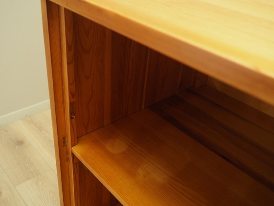 Image 1 of Vetrina in pino, design danese, anni '80, produzione: Danimarca