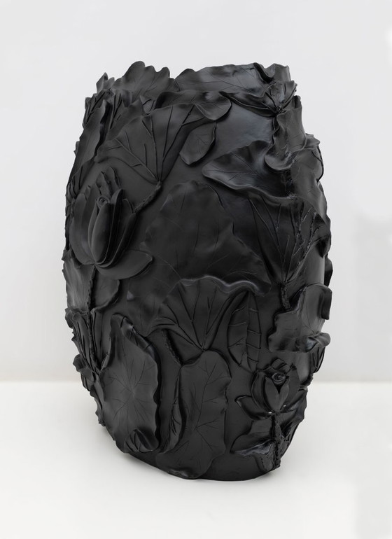 Image 1 of VGnewtrend Cache-Pot moderno in resina nera opaca "Lotus"