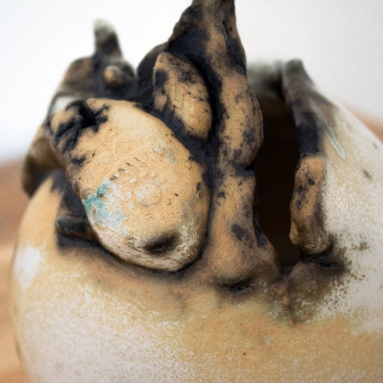 Image 1 of Abstraktes Keramikkunstwerk, Kugelform mit Fisch und Öffnung