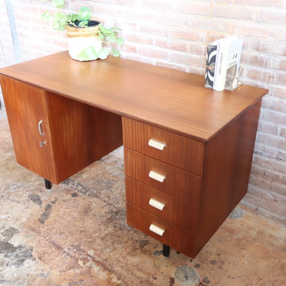 Image 1 of Scrivania vintage anni '60-'70 in teak