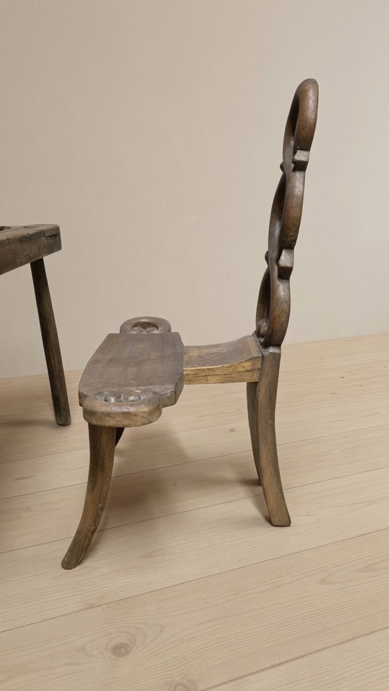Vintage Sculptural Wooden Table and Two Chairs, Hand-Carved Loop Backrests, 75 × 70 × 56 cm – Consoles (photo 7 of 16)