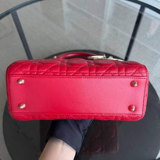 Image 1 of DIOR LADY SMALL FLAP - PELLE DI AGNELLO CANNAGE ROSSO CON DETTAGLI ORO