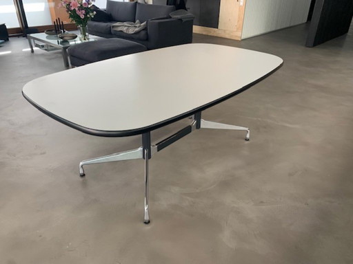 Table segmentée Vitra Eams
