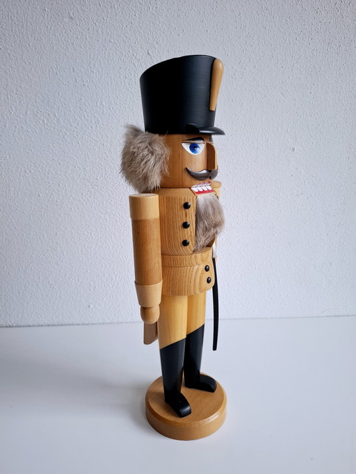 Nutcracker Husar Seiffen Ore Mountains