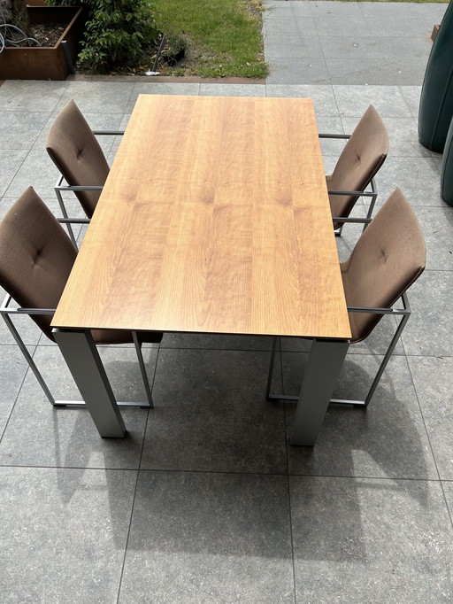 Arco graphic dining table