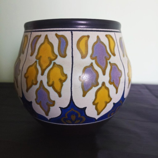 Art Deco Vase Sijna-Plateelbakkerij Zuid-Holland (1921) Mint condition.