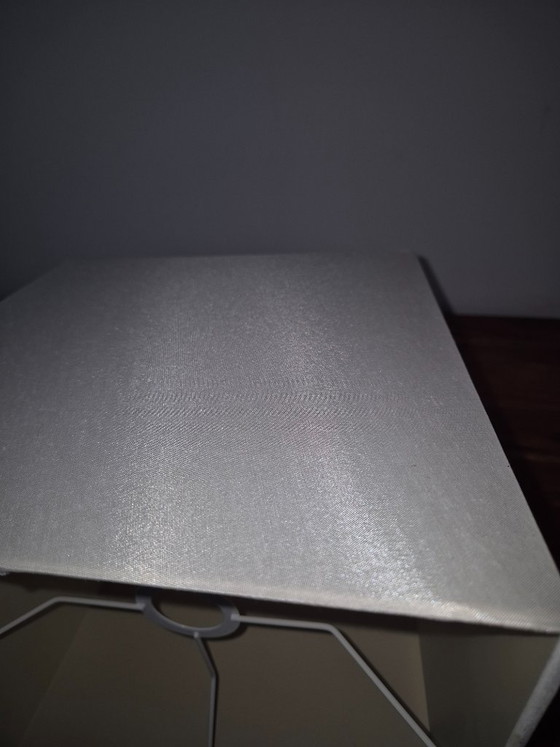 Image 1 of Pantalla de lámpara elegante de satén blanco