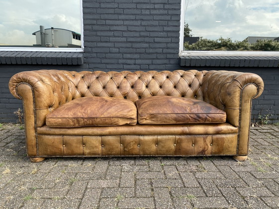 Image 1 of Divano Chesterfield antico molto vecchio color cognac