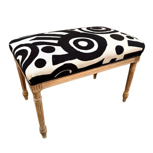 Tabouret / pouf / ottoman, bois sculpté, tapisserie Pierre Frey, style Louis XVI, années 70 - France