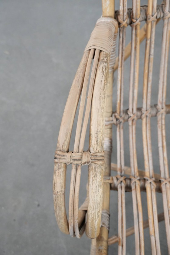 Image 1 of Sillón de ratán de diseño holandés de los años 50 con respaldo alto.