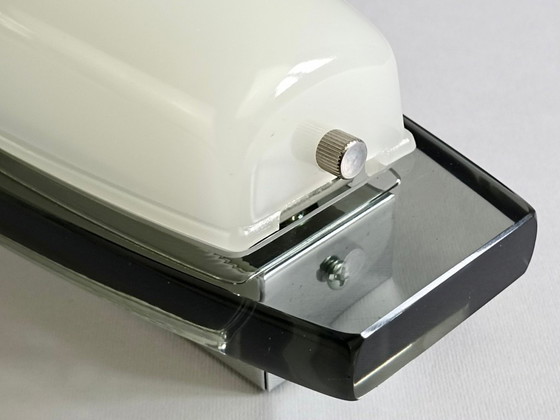 Image 1 of Veca attributable 1970s zeldzaam opaline glas en kristallen paar wandlampen.