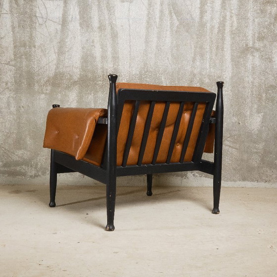Image 1 of c. 1970 - Paar gelakte lounge stoelen van beukenhout en cognac leer - Frankrijk/Italië