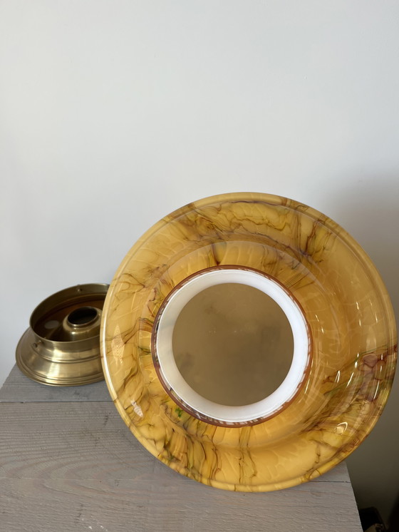 Image 1 of Gemarmerde glazen lamp met messing voet / Murano-stijl / Warme amberkleurige gloed