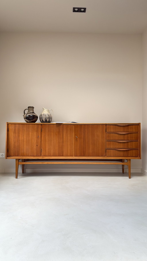 Buffet vintage en bois à 3 portes et 4 tiroirs