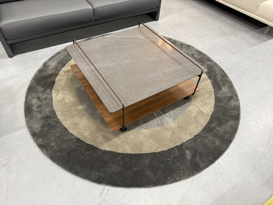 Image 1 of Rolf Benz 931 524 Couchtisch Nussbaumholz Naturstein 102x100