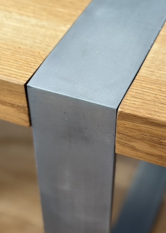 Image 1 of Mesa de comedor de roble hecha a mano