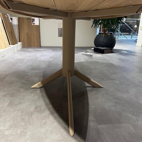 Image 1 of Tavolo da pranzo Cavoli