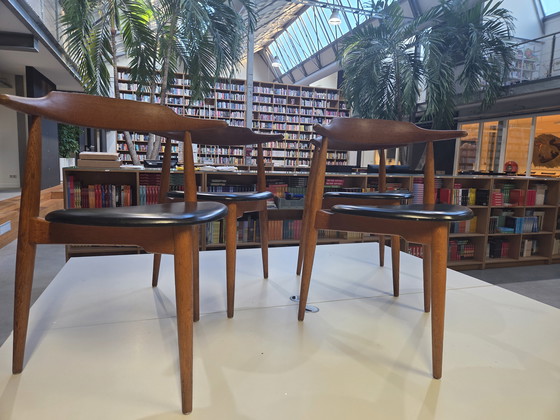 Image 1 of 4 sillas de comedor Hans Wegner 'HEART' -4103- más mesa de origen