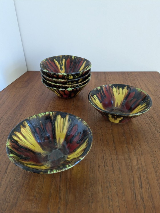 Image 1 of Set van 6 keramische kommen van Vallauris, gesigneerd.