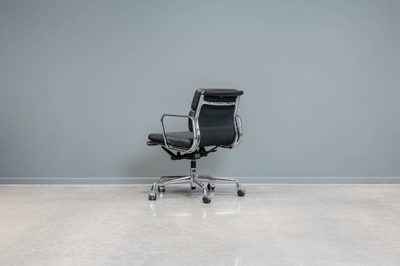 Image 1 of Eames Ea217 Softpad Office Chair