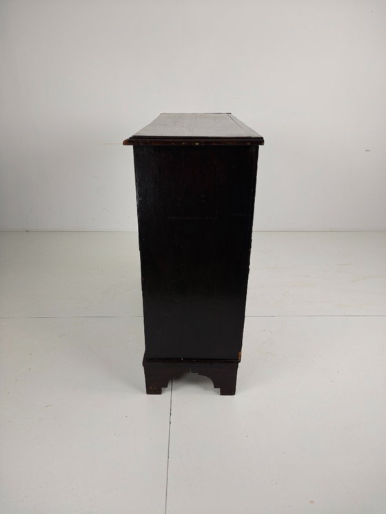 Image 1 of Cassettiera inglese in rovere con pannelli geometrici, ca. 1680