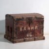Baule antico rinforzato in ferro in legno di pino – Cina, circa 1900 – Armadi contenitori, Iron, Rustic (photo 9 of 40)